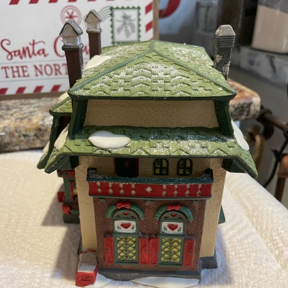 Dept 56 - The Heritage Village Collection - Elfie's Sleds & Skates - Picture 2 of 5